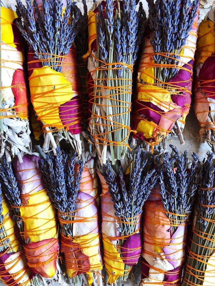 How To Smudge The Right Way And Why You Should Do It Brit Co How To Smudge The Right Way And Why You Should Do It Brit Co