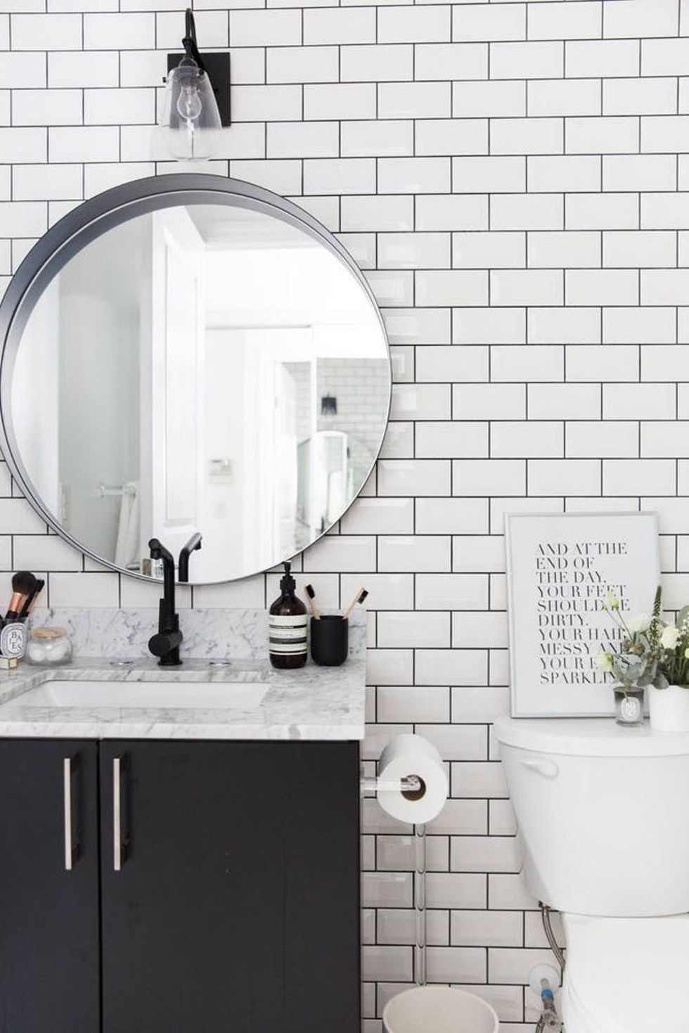 11 Bathrooms That Prove Round Mirrors Are the Trendiest of Them All