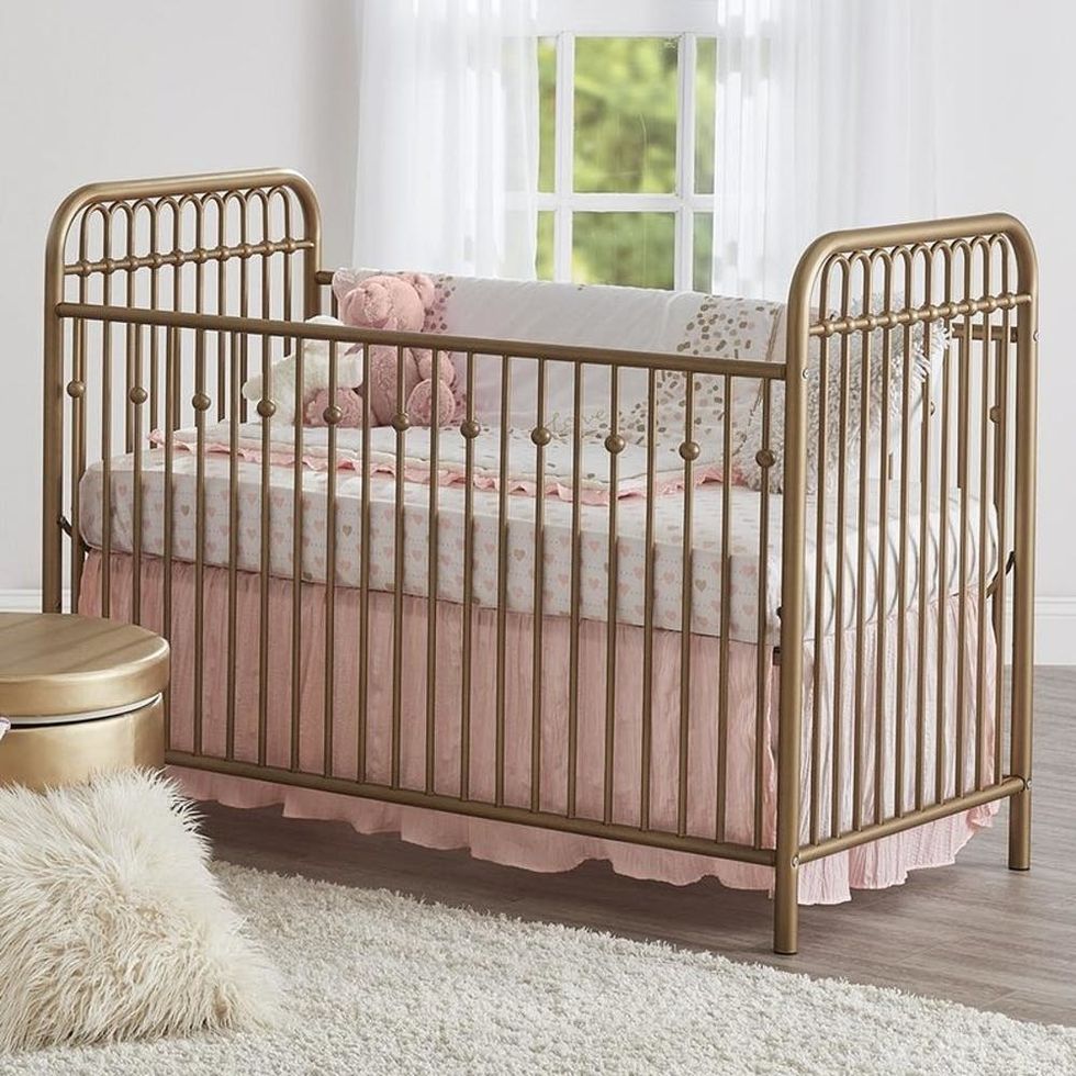 Serena Williams’ Baby Girl Sleeps in *This* Rose Gold Crib Brit + Co