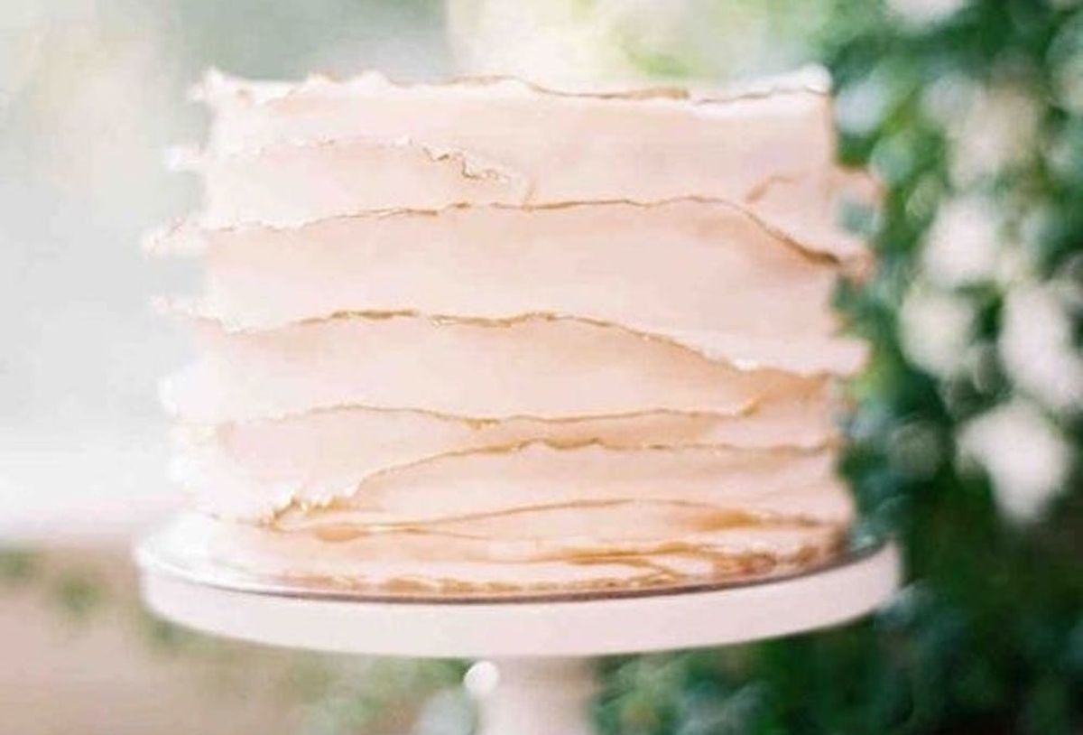 This Wedding Cake Trend Is the DEFINITION of Modern ...