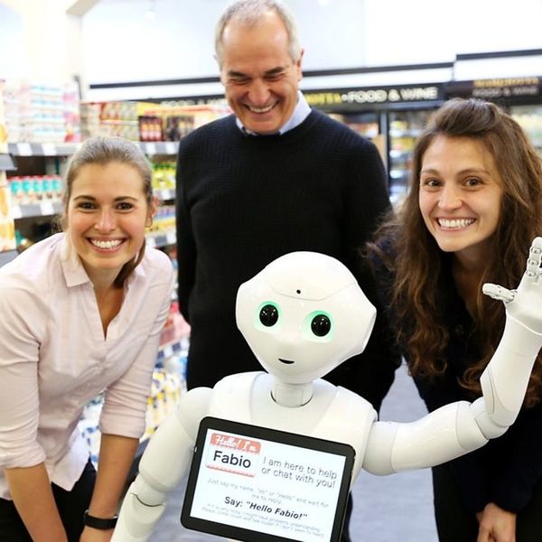 Fabio the Robot Is a Worse Employee Than You'll Ever Be ...