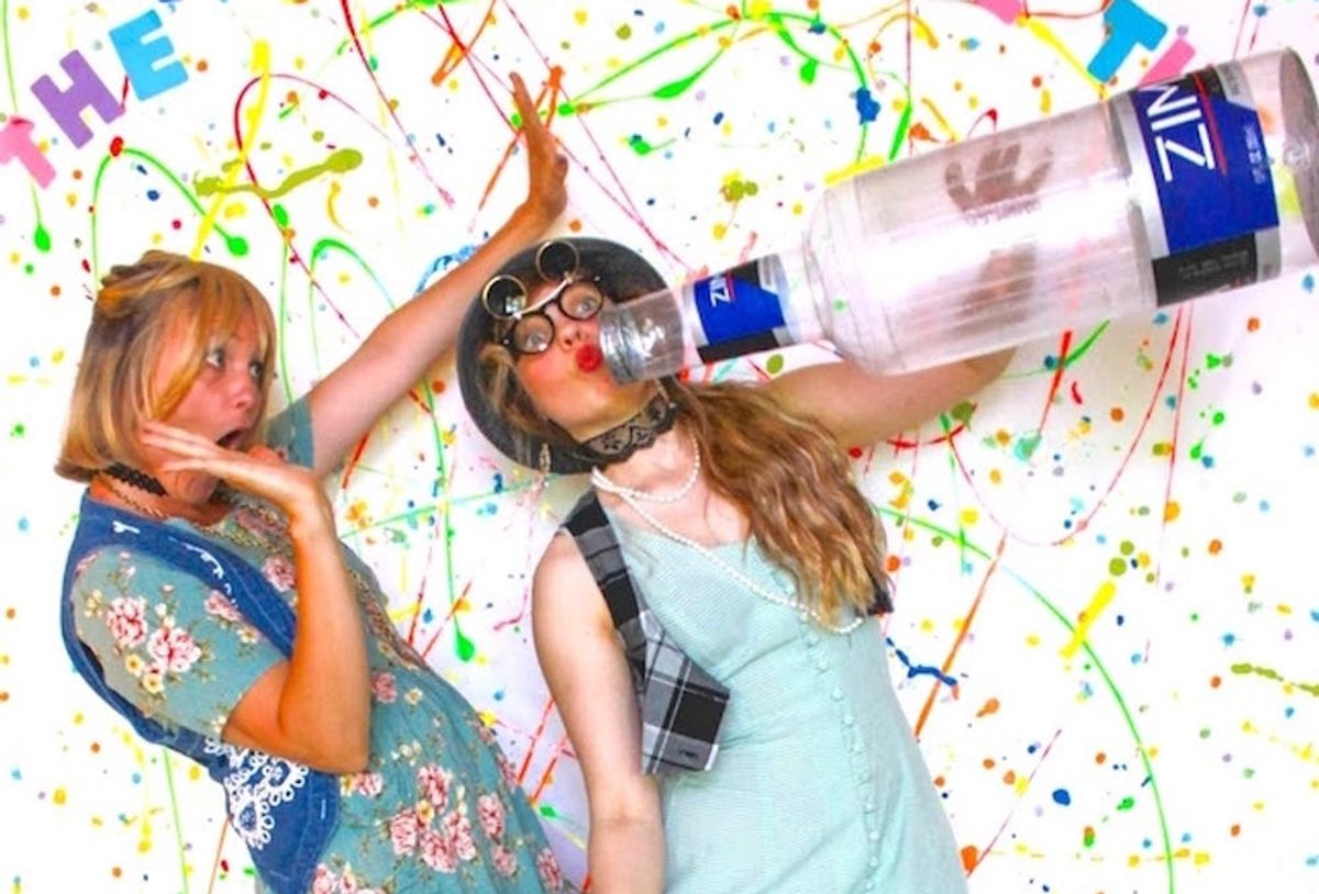 21 Wicked Cool ’90s Halloween Party Decor Ideas Brit + Co