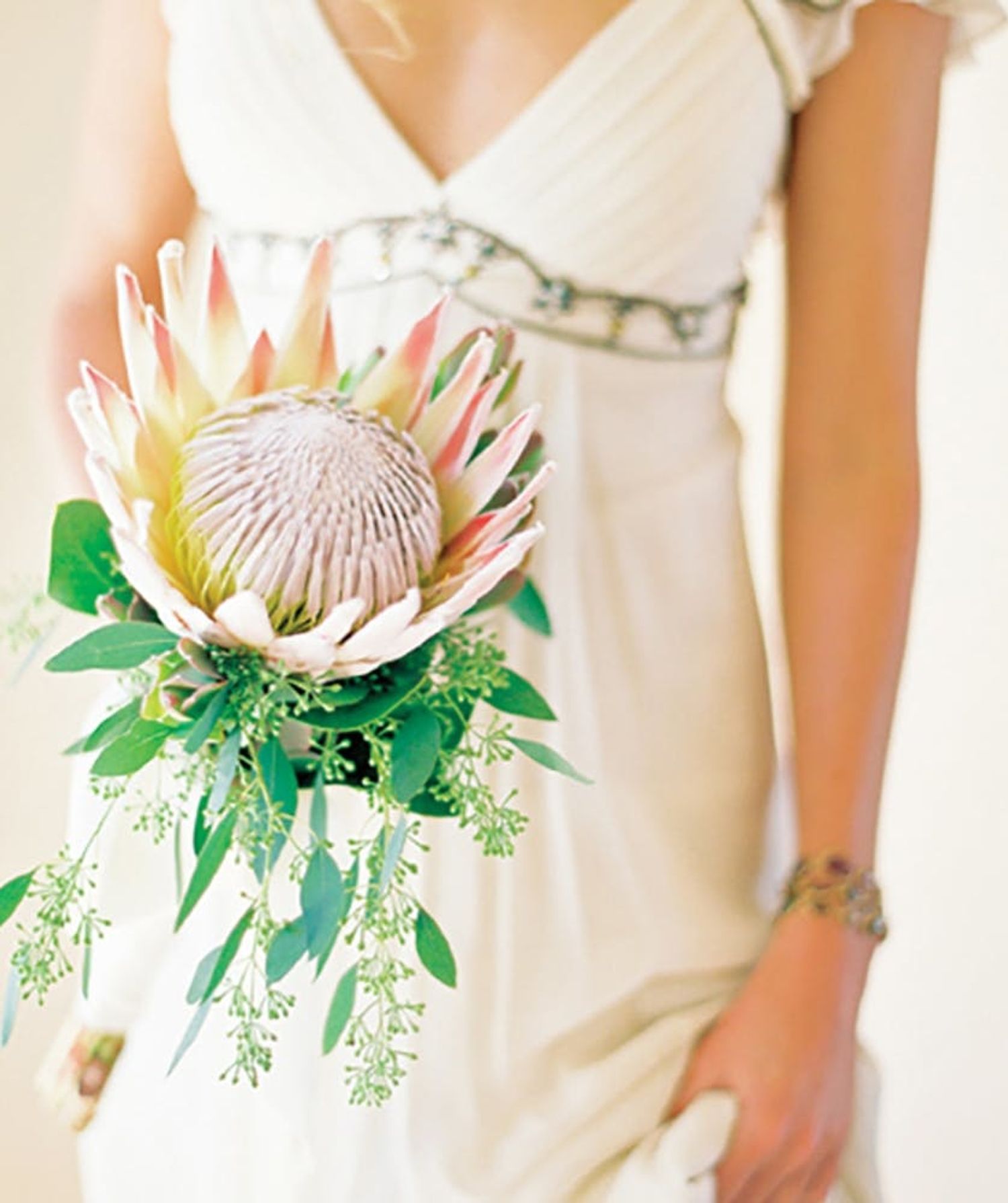12 SingleStem “Bouquets” for the Minimalist Bride Brit + Co