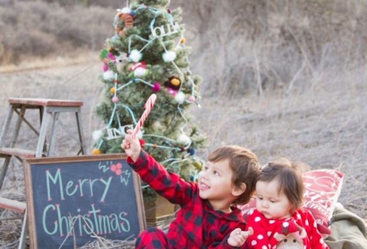 12 Outdoor Family Holiday Card Ideas That Aren’t a Tree Farm - Brit + Co