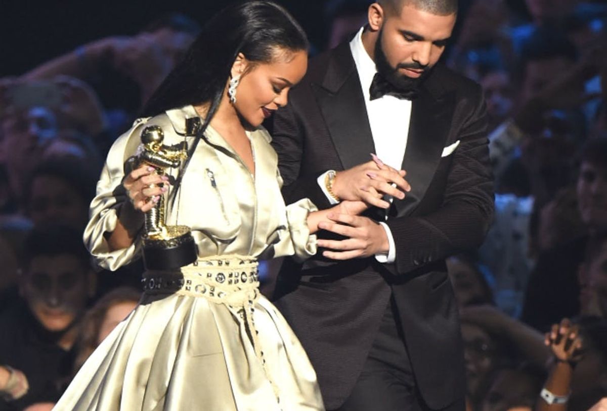 Drake & Rihanna Get Sexy On Stage Together! See Them Take 