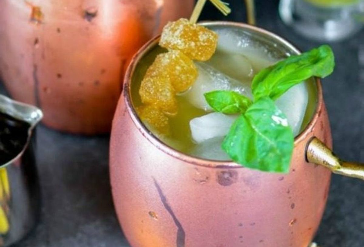 Enter Chill Mode With These 16 Fizzy + Boozy Ginger Ale Cocktails