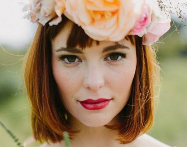 Featured image of post Wedding Hairstyles For Short Hair With Bangs