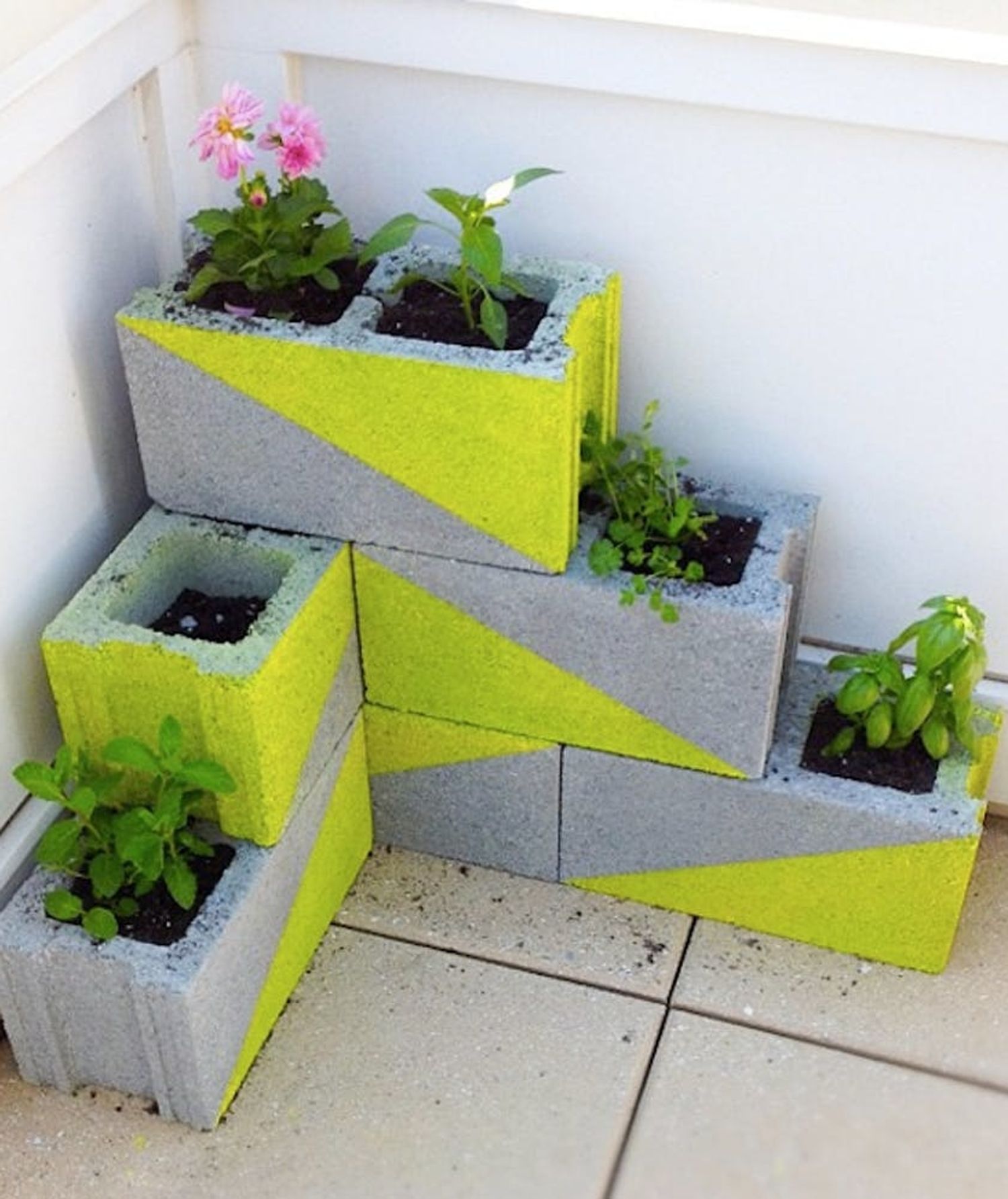 13 Creative Ways to Use Cinder Blocks