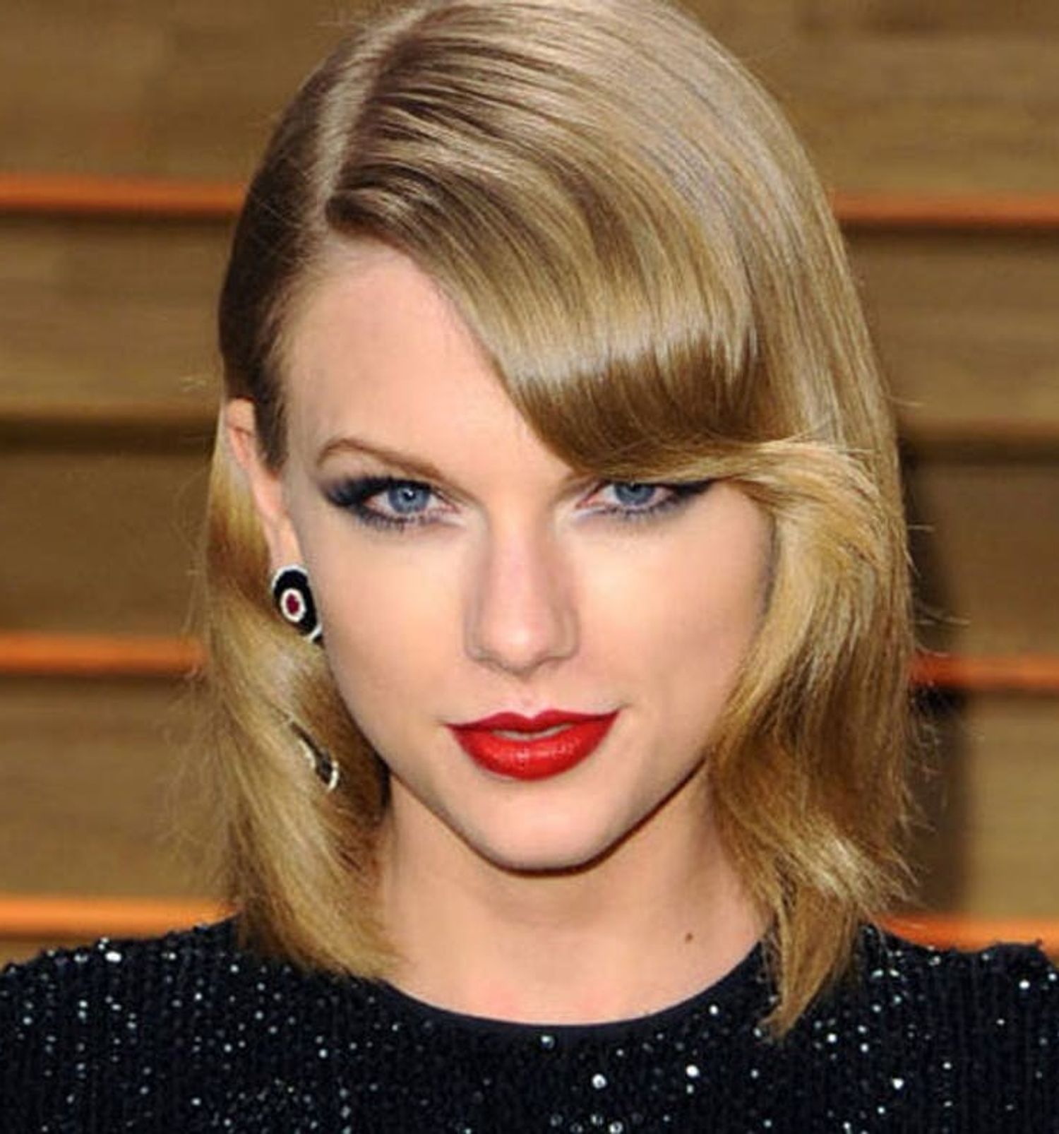 22 of Taylor Swift’s Best Curly, Straight + Short Hairstyles - Brit + Co