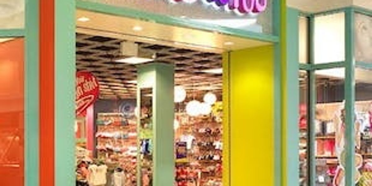2 of Your Favorite ’90s Stores Are About to Make a Major Comeback - Brit + Co
