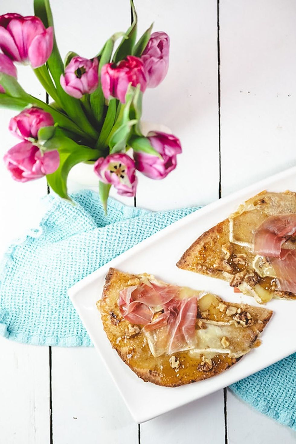 Fig, Brie, Prosciutto, and Walnut Naan Pizza