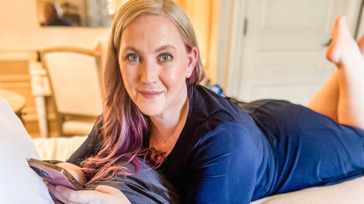 'fourth wing' author rebecca yarros