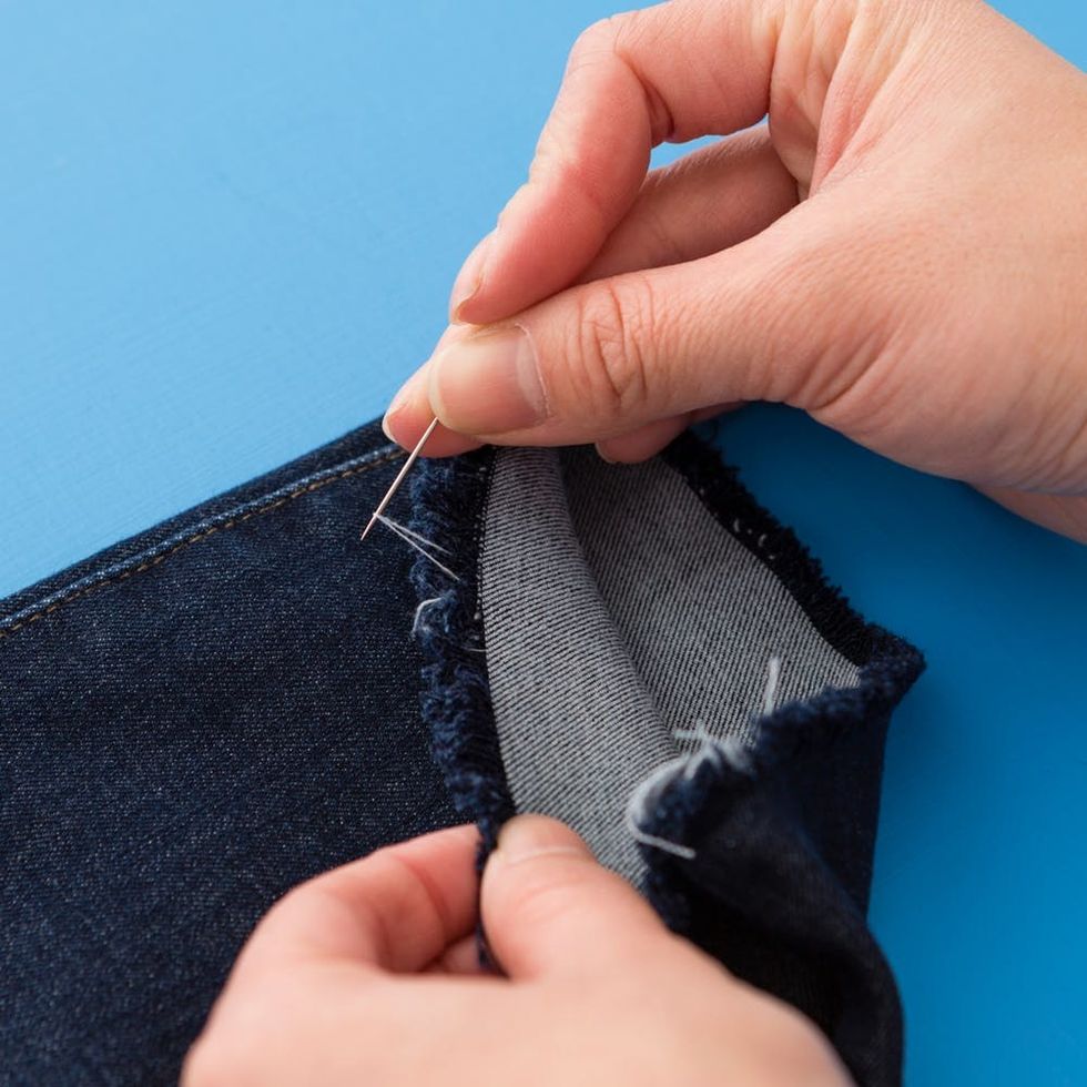 Frayed_Denim_HiRes_062_PullStrands