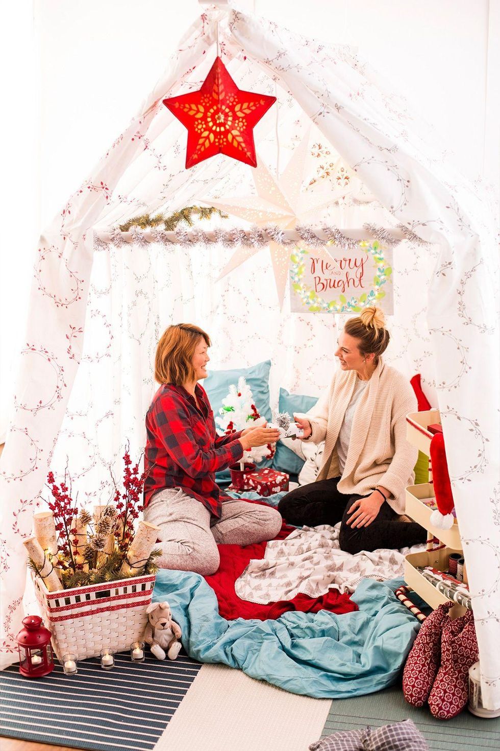 friends exchanging christmas card ideas