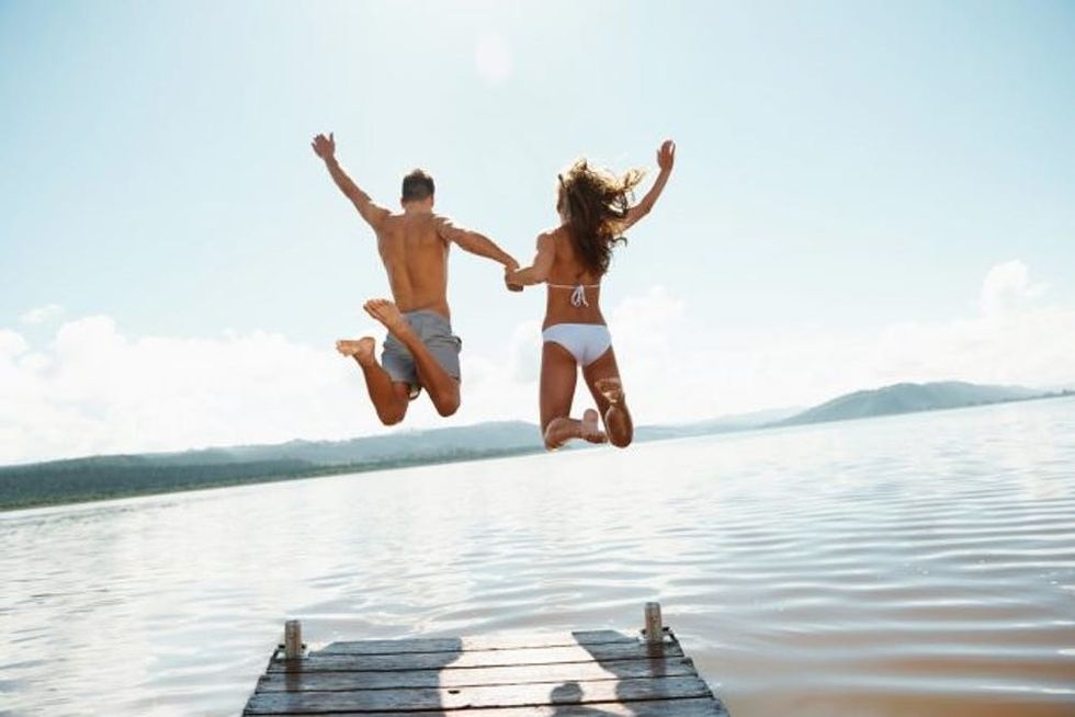 friends-jumping-in-lake