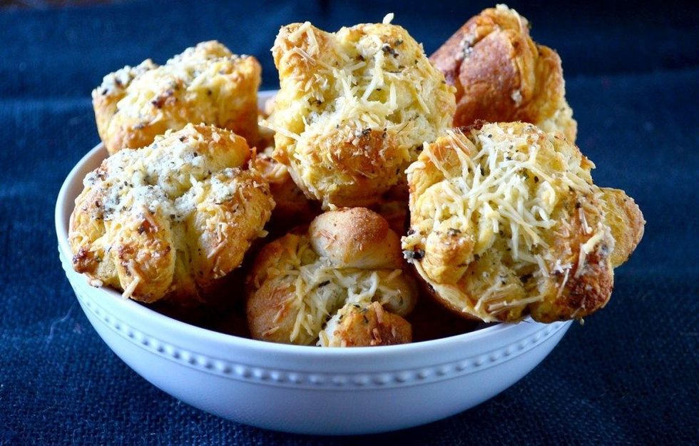 Garlic Parmesan Pull-Apart Rolls