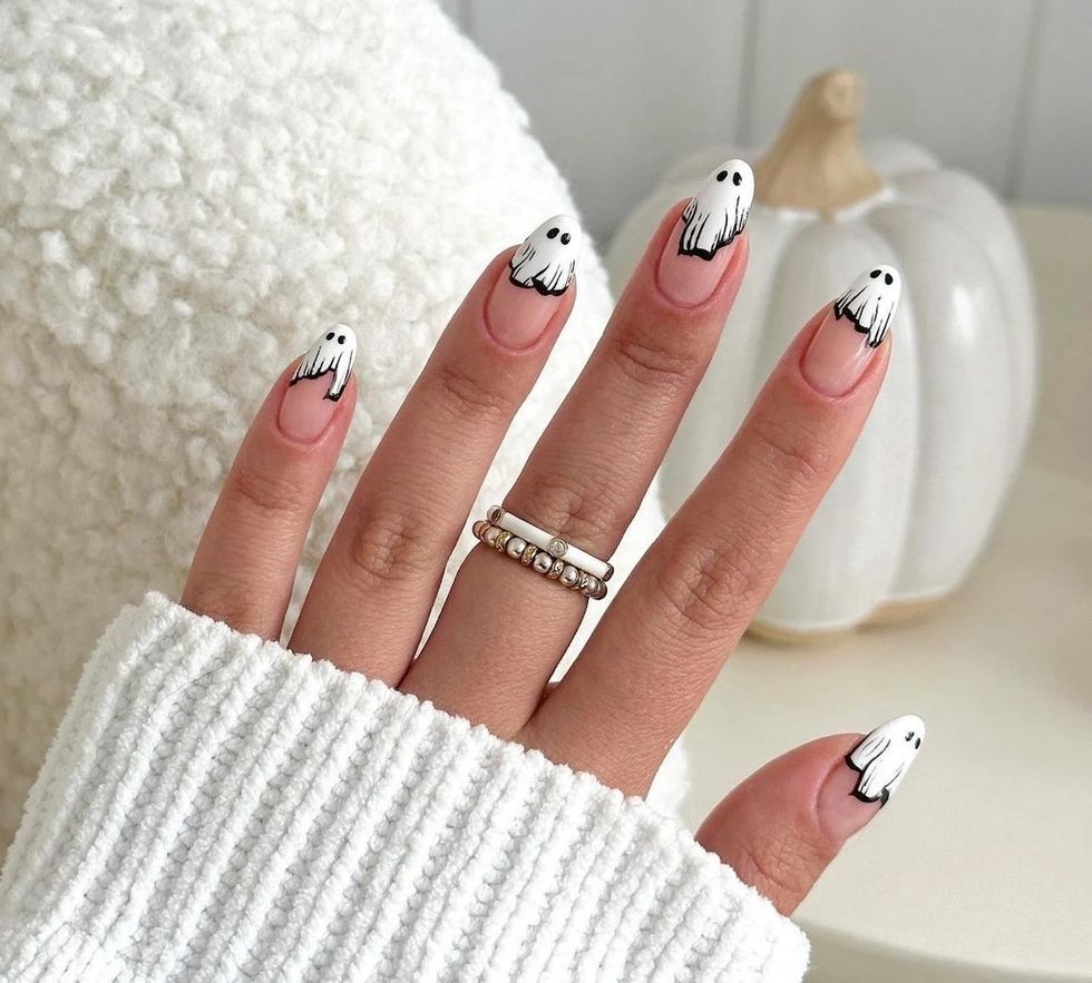 Ghost Nails halloween nail art