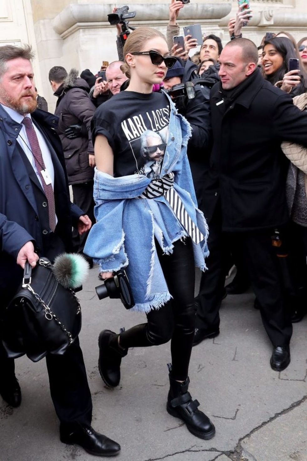 gigi-hadid-arrives-at-chanel-fashion-show-in-paris-03-07-2017_12