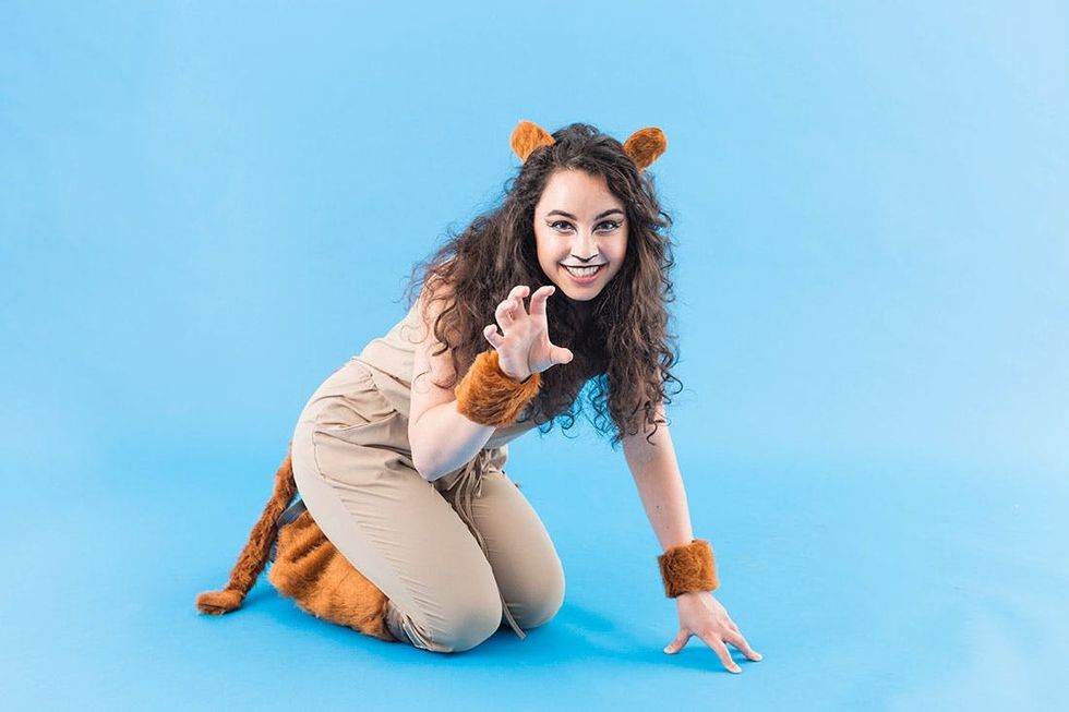 Girl_Couple_Costumes-Lion_032