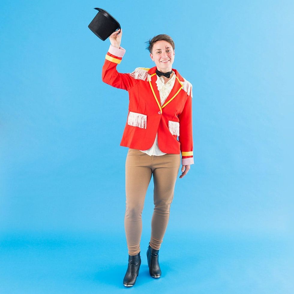 Girl_Couple_Costumes-Lion-Tamer_012