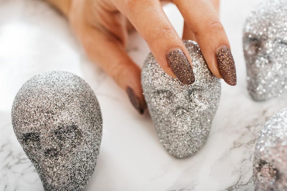 glittery manicure