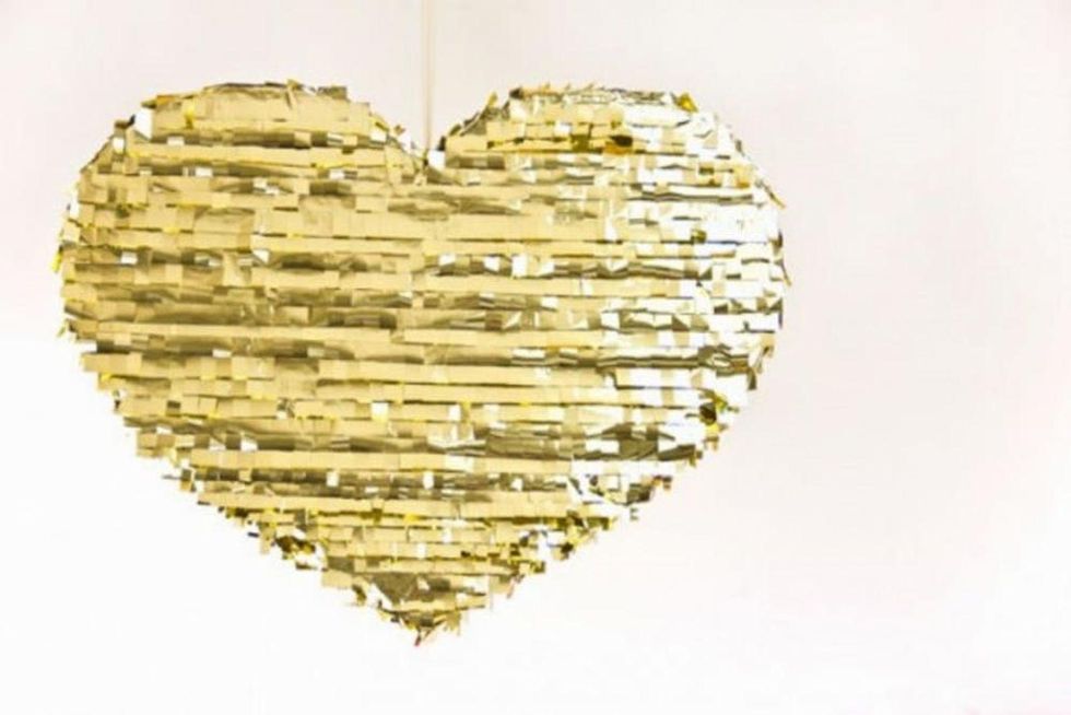 Gold Heart Pi\u00f1ata