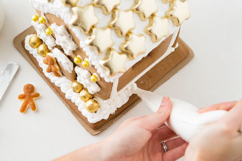 GOLD RUSH Gingerbread House