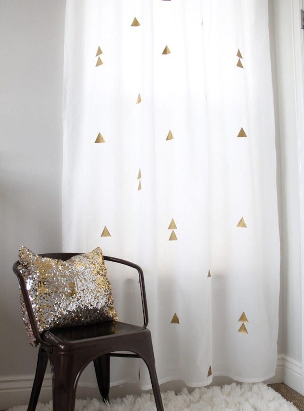 gold-triangle-curtain