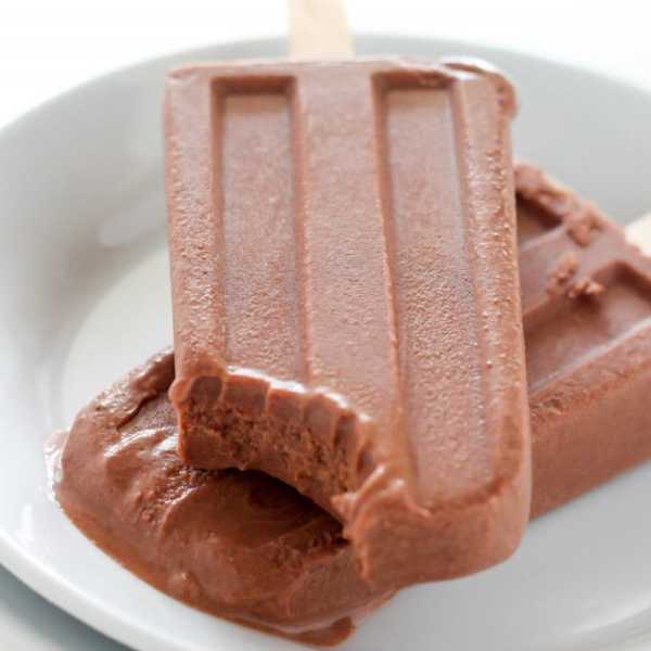 Greek Yogurt Chocolate Fudge Pops: