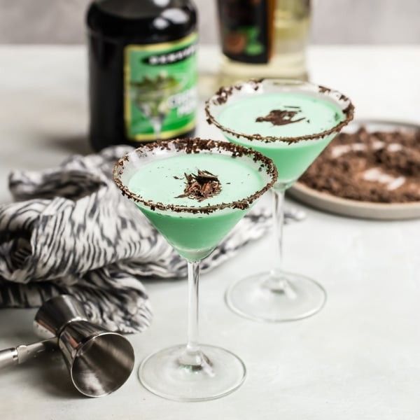 green cocktails and drinks for st. patrick's day