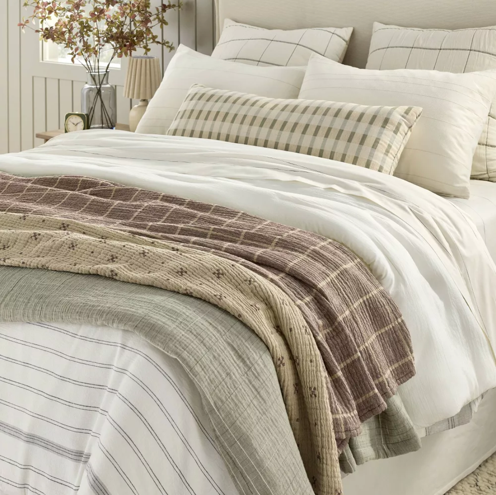 Grid Matelass\u00e9 Throw Blanket