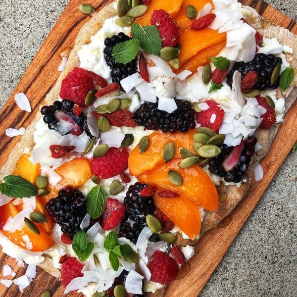 grilled dessert pizza