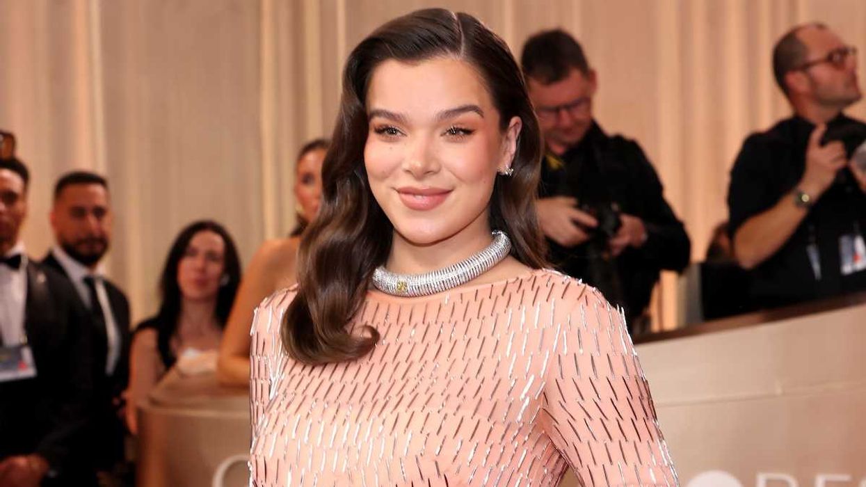 hailee steinfeld baby bump