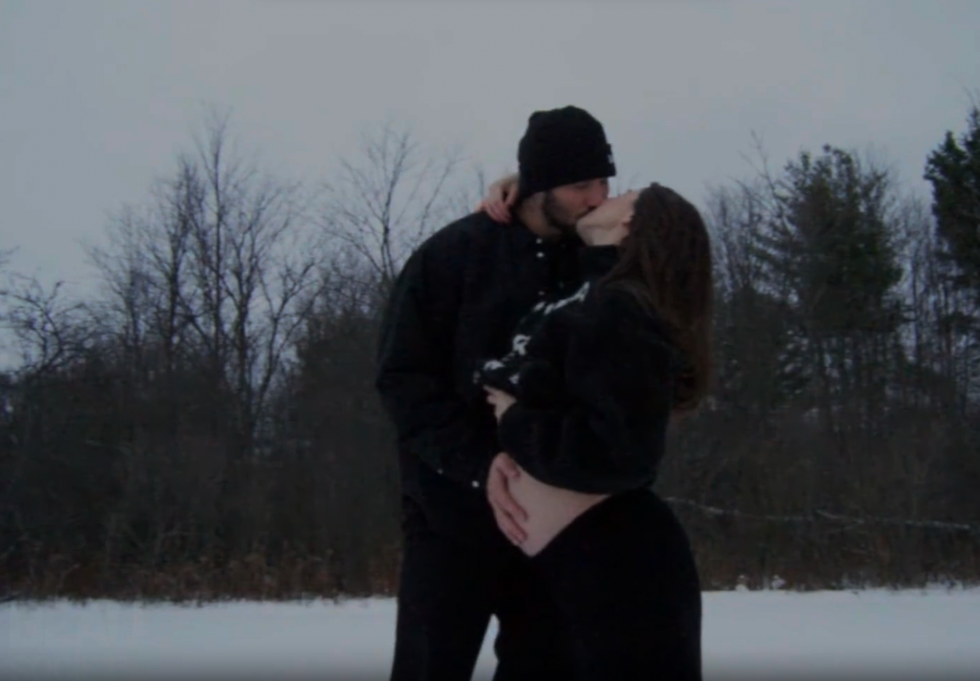 hailee steinfeld pregnant