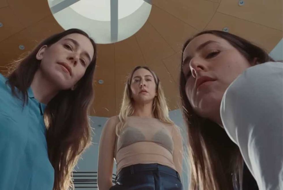 Haim in the Relationships music video