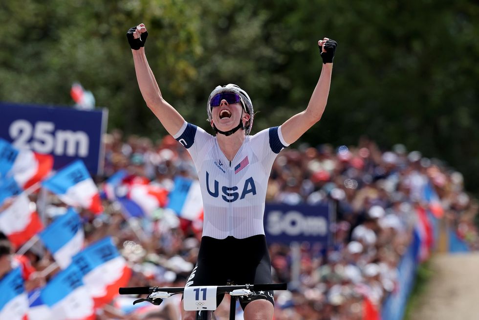 haley batten celebrating her silver medal win at the 2024 paris olympics