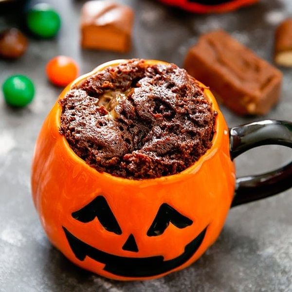 halloween candy mug cake