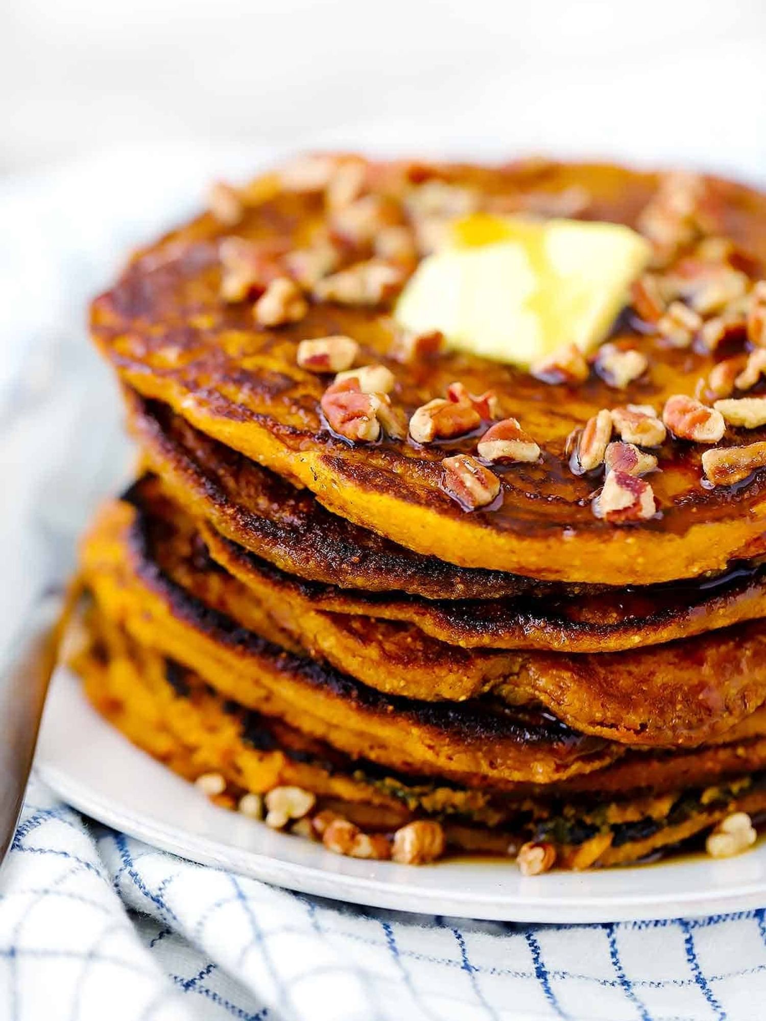 Healthy Pumpkin Pie Pancakes