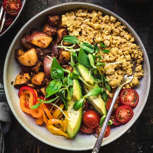 High-Protein Vegan Breakfast Bowl with Crispy Potatoes & Tofu Scramble