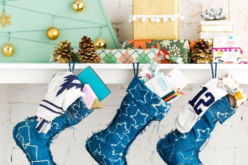 Holiday_Batik_Indigo_Stockings_029