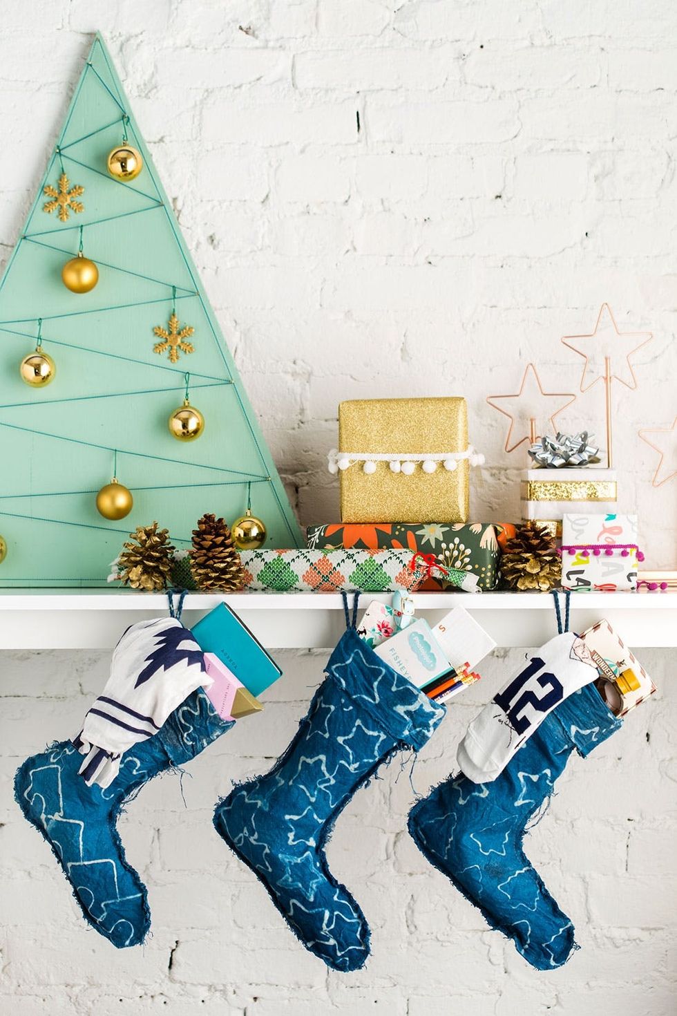 Holiday_Batik_Indigo_Stockings_035