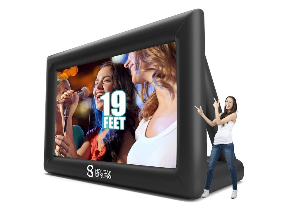 holiday-styling-projector-screen