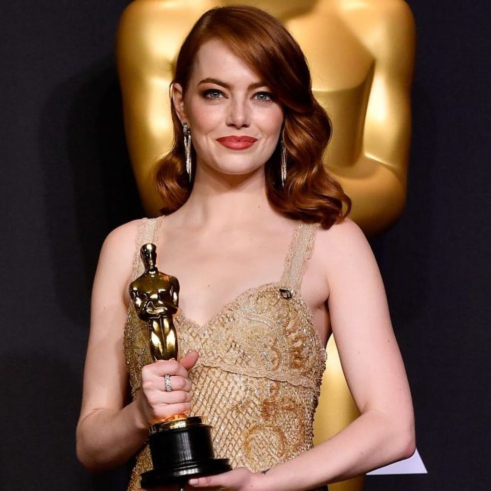 HOLLYWOOD, CA - FEBRUARY 26: Actress Emma Stone, winner of Best Actress for 'La La Land' poses in the press room during the 89th Annual Academy Awards at Hollywood & Highland Center on February 26, 2017 in Hollywood, California. (Photo by Frazer Harrison/Getty Images)