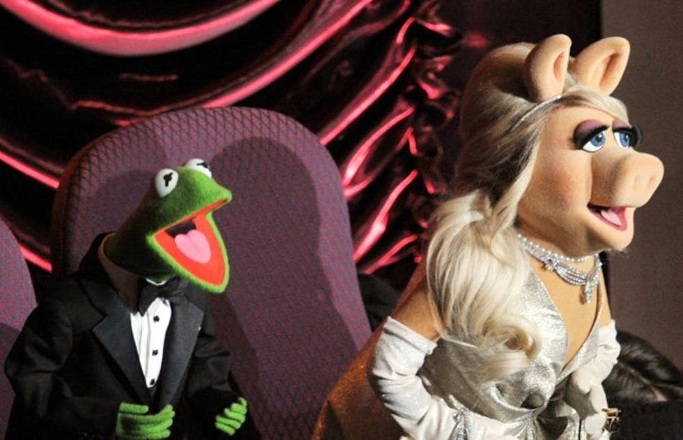 HOLLYWOOD, CA - FEBRUARY 26: Presenters Kermit the Frog and Miss Piggy speak onstage during the 84th Annual Academy Awards held at the Hollywood & Highland Center on February 26, 2012 in Hollywood, California. (Photo by Kevin Winter/Getty Images)