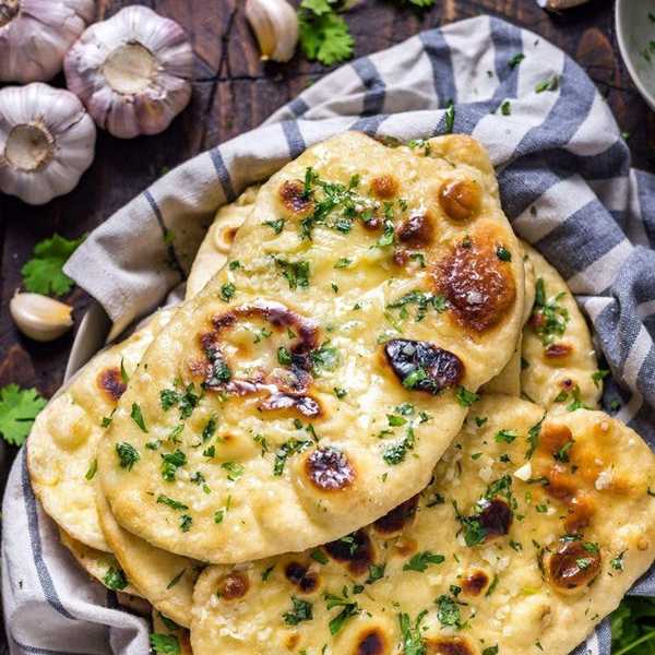 homemade garlic naan