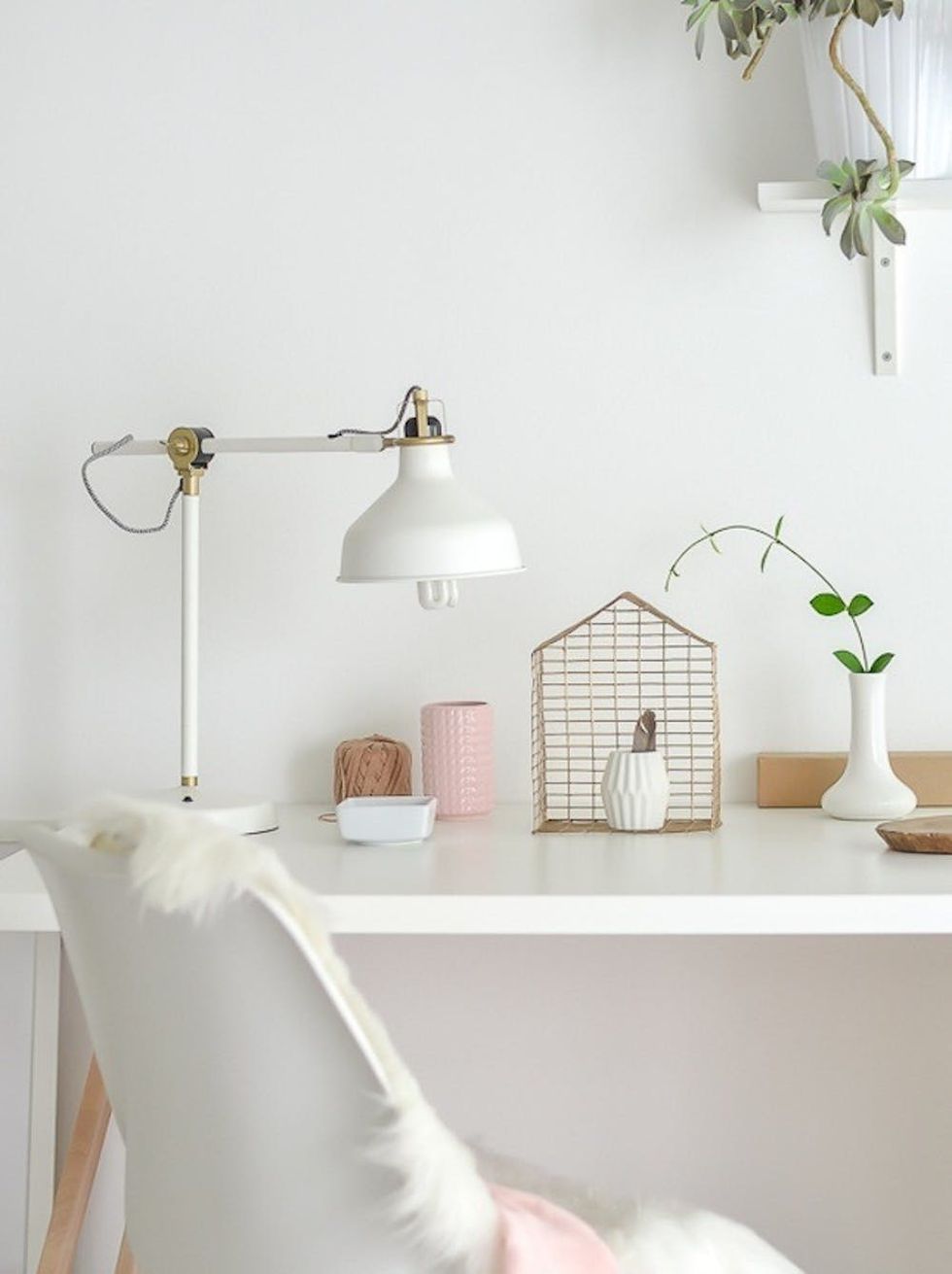 13 DIY Wire Storage Options That Actually Look Pretty Brit + Co