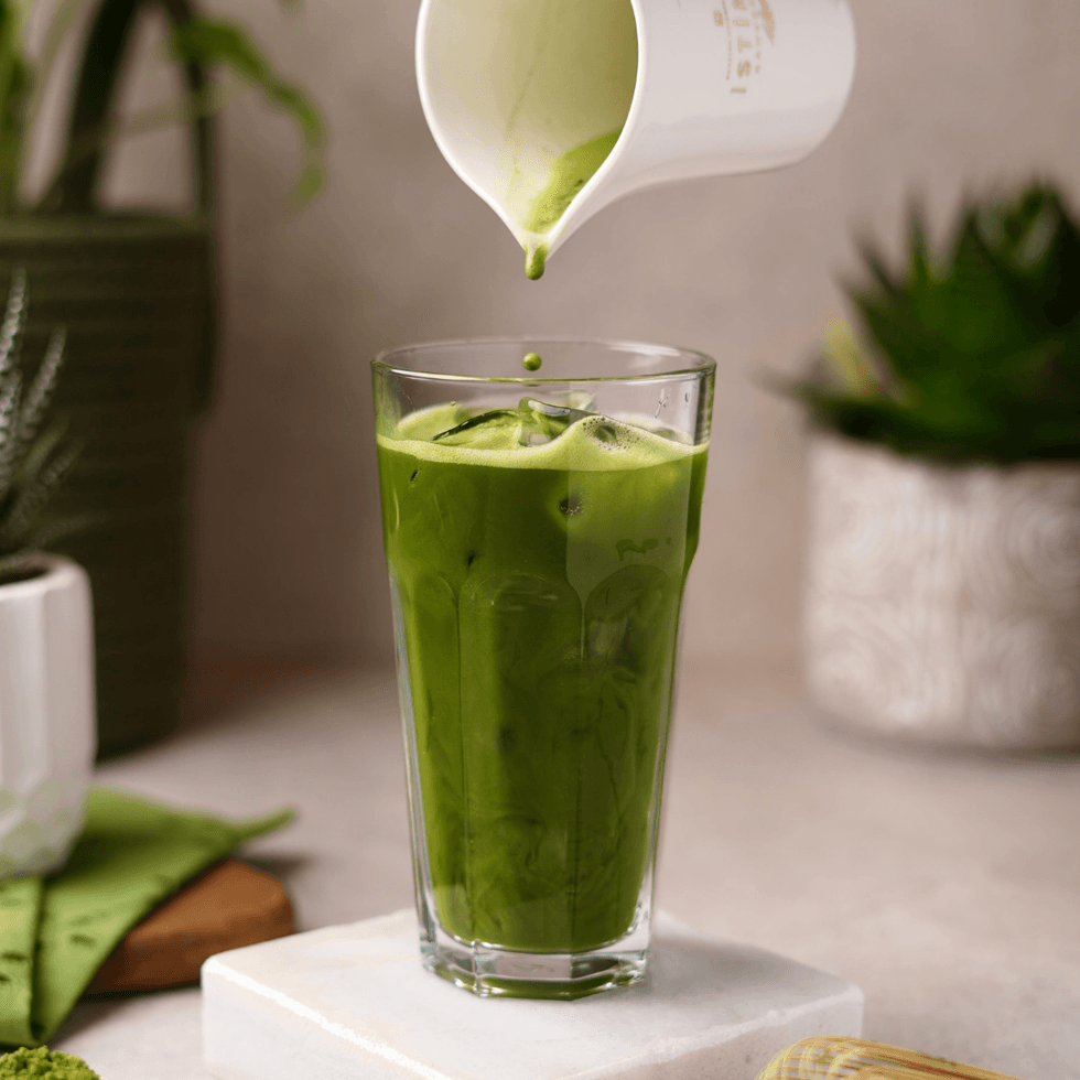 How can matcha be consumed?