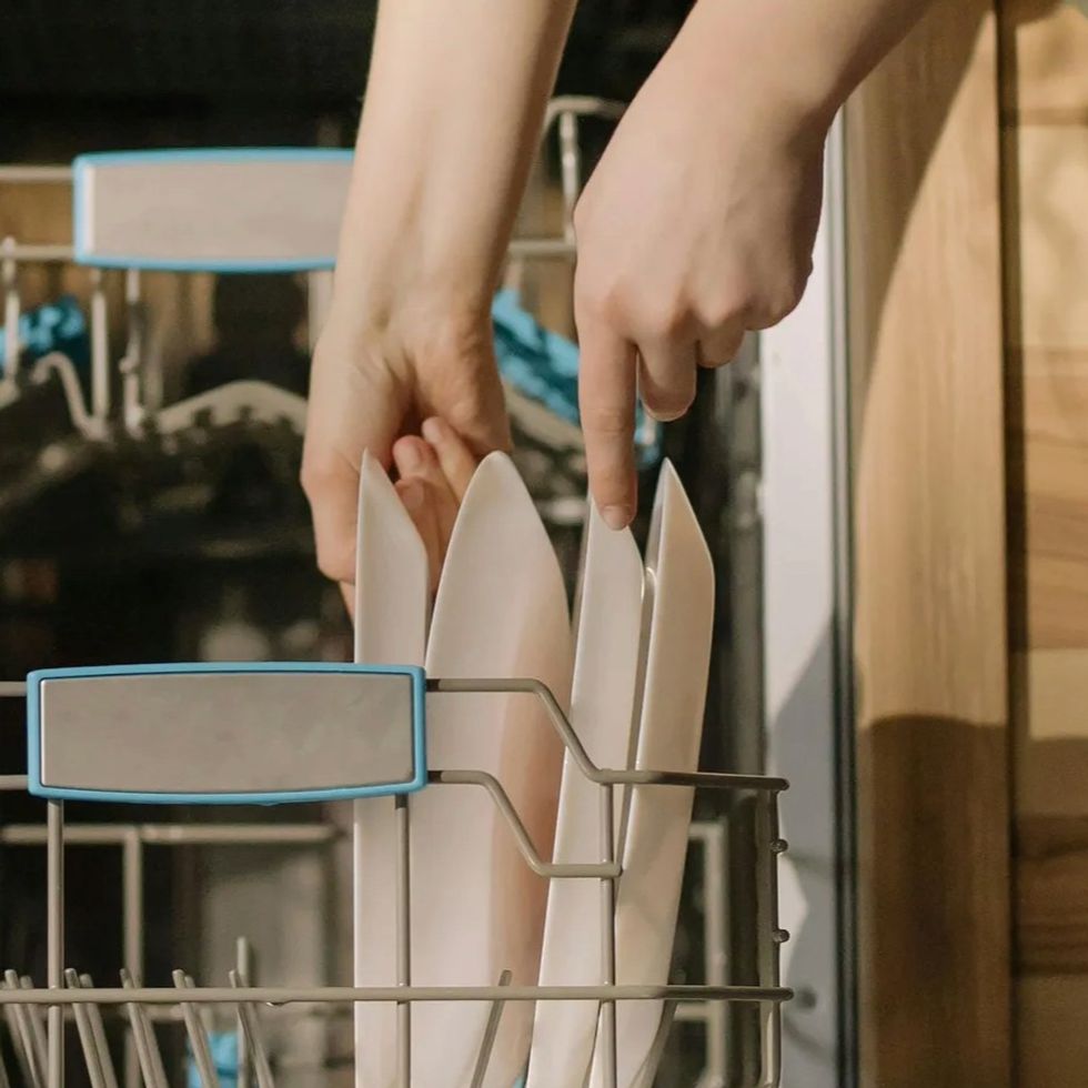 how to clean a dishwasher