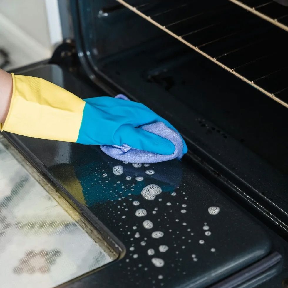 how to clean your oven