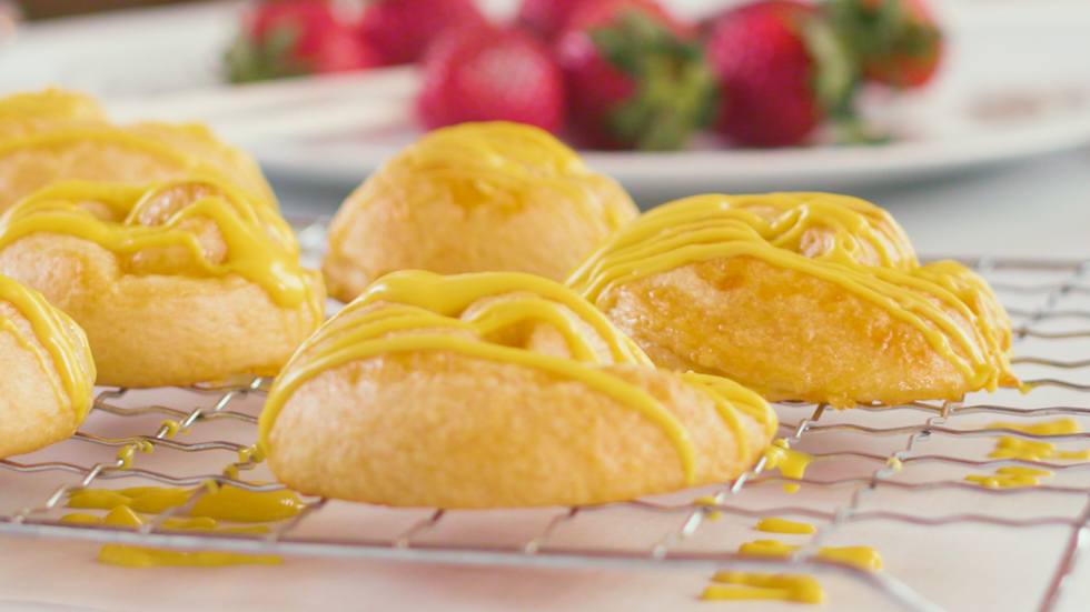 how to make pillsbury Apricot and Cream Cheese Crescent Rolls for mother's day brunch bouquet